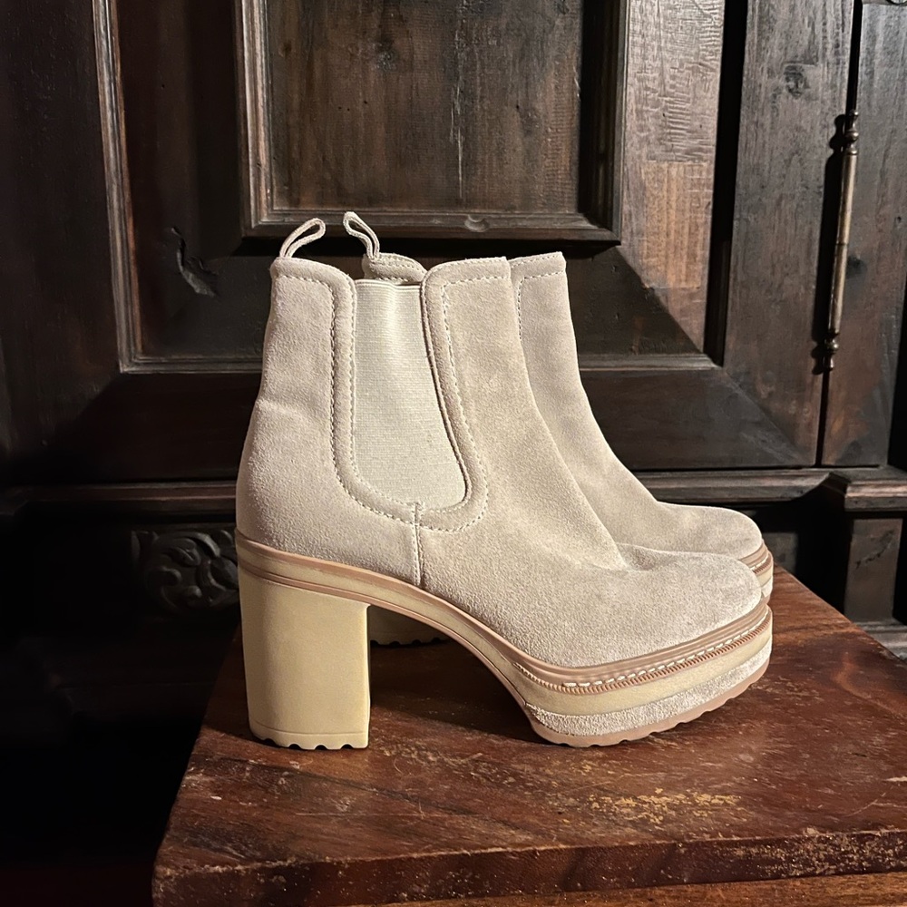Steve Madden Sand Beige Lexa Platform Boots size 7.5 
Worn once
